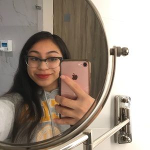 Meet your Posher, Leila